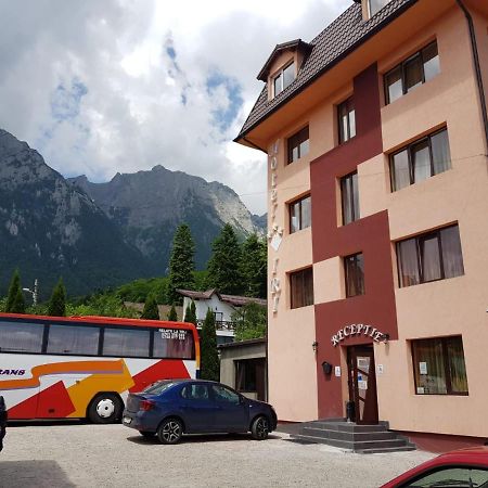 Hotel Iri بوستين المظهر الخارجي الصورة