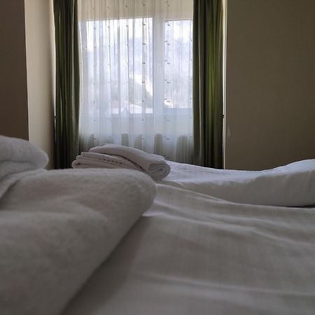 Hotel Iri بوستين المظهر الخارجي الصورة