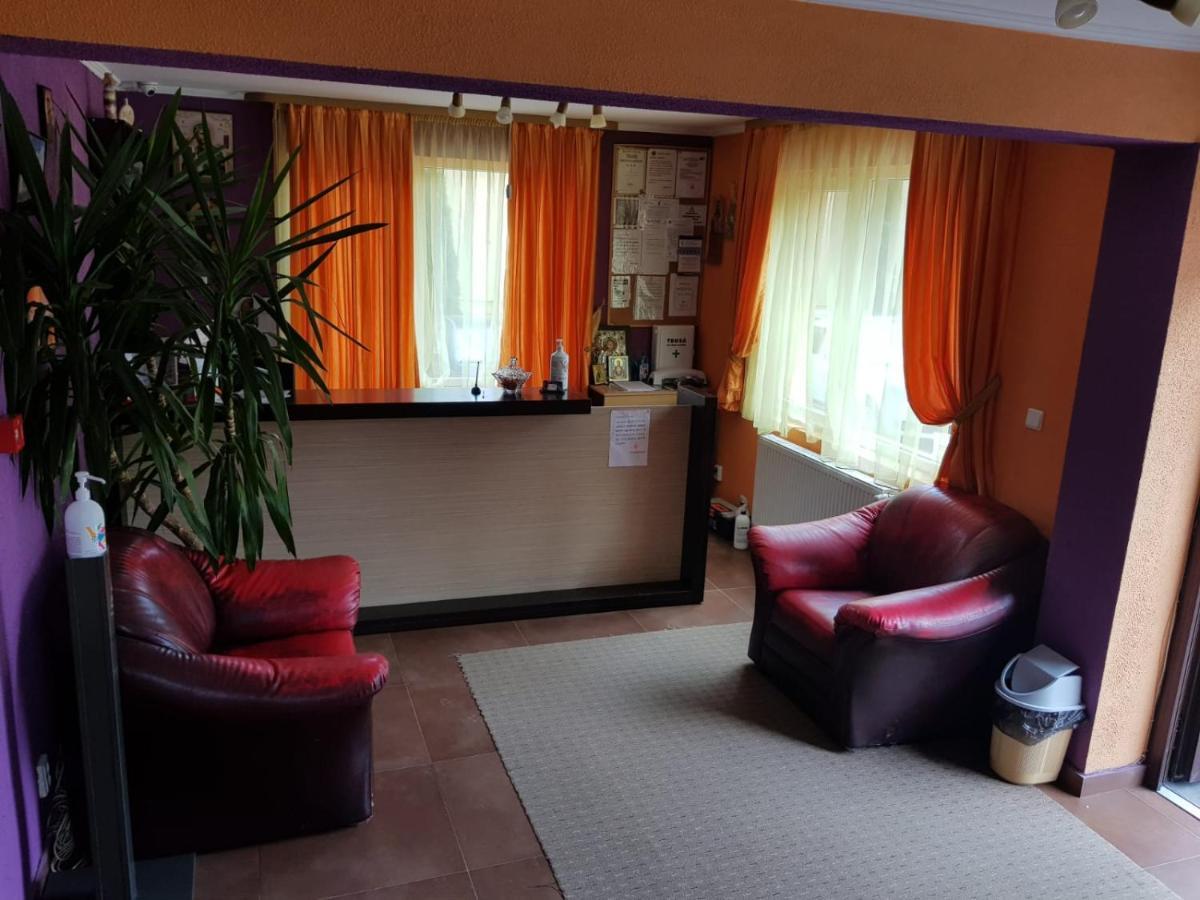 Hotel Iri بوستين المظهر الخارجي الصورة