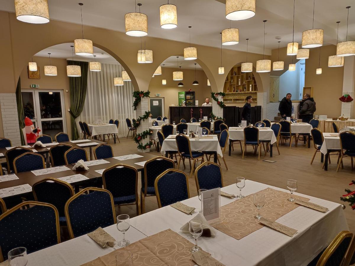 Hotel Iri بوستين المظهر الخارجي الصورة