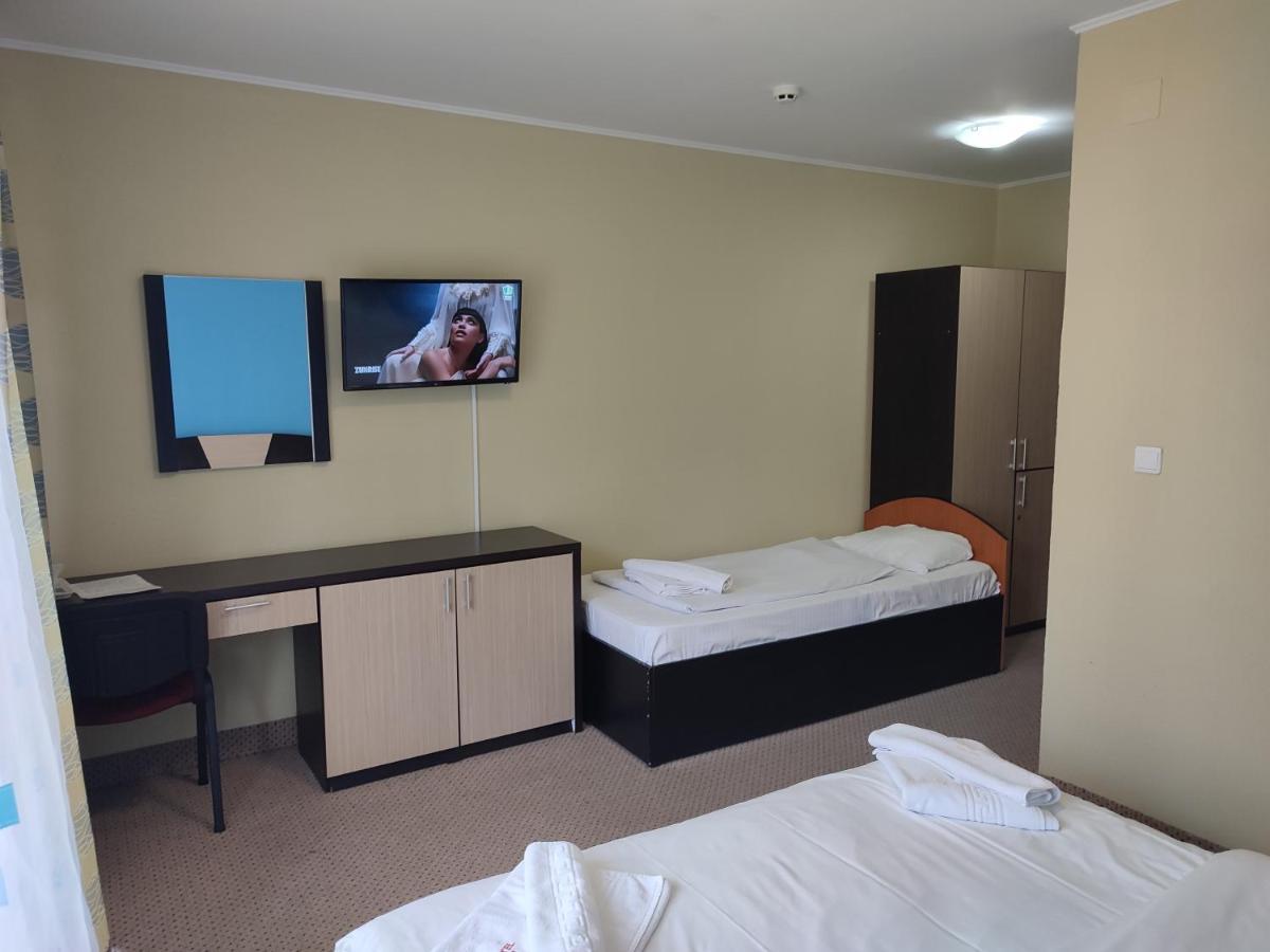 Hotel Iri بوستين المظهر الخارجي الصورة