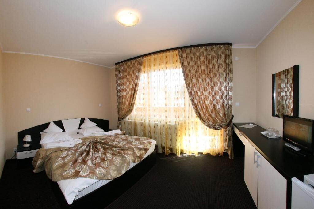 Hotel Iri بوستين المظهر الخارجي الصورة