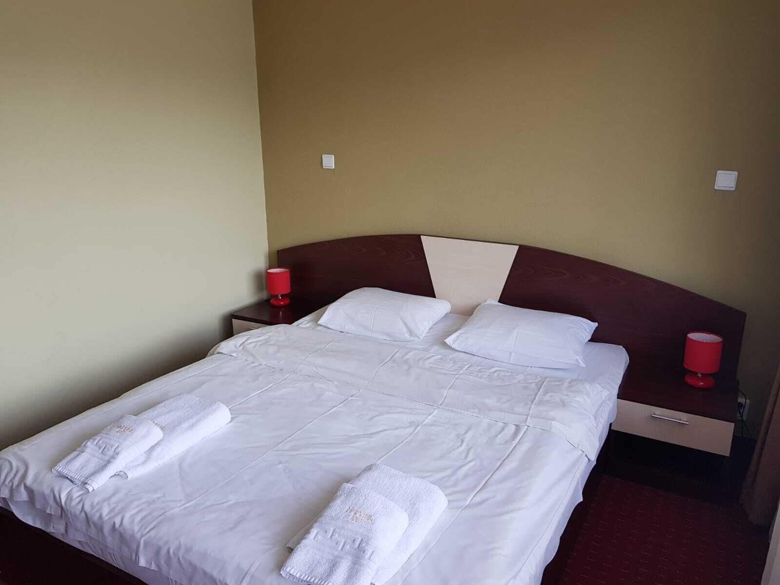 Hotel Iri بوستين المظهر الخارجي الصورة