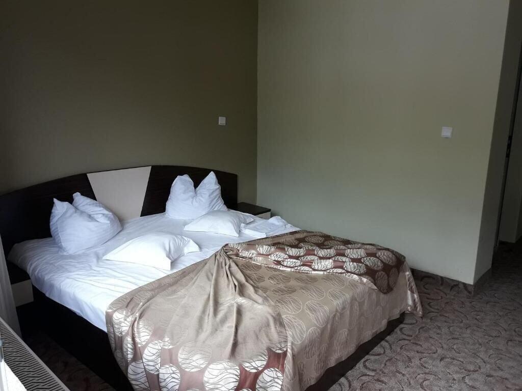 Hotel Iri بوستين المظهر الخارجي الصورة