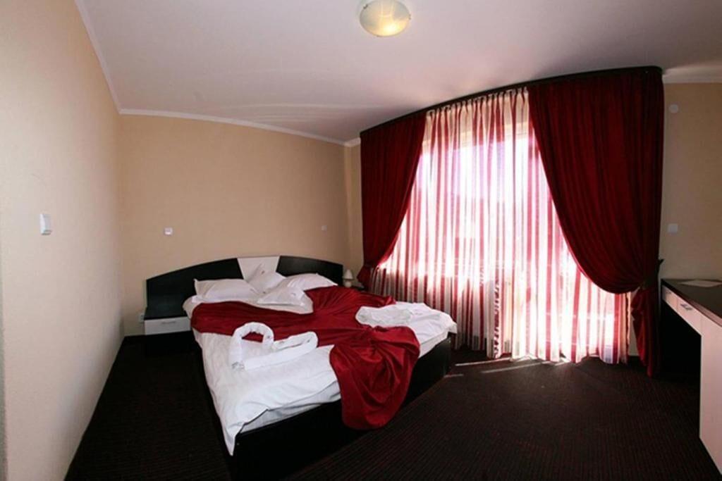 Hotel Iri بوستين المظهر الخارجي الصورة