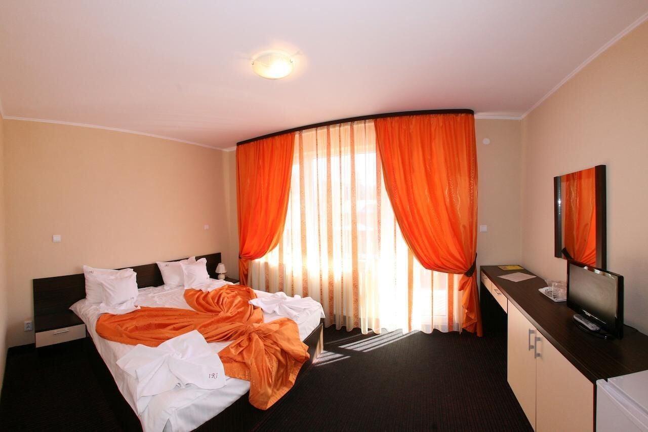 Hotel Iri بوستين المظهر الخارجي الصورة