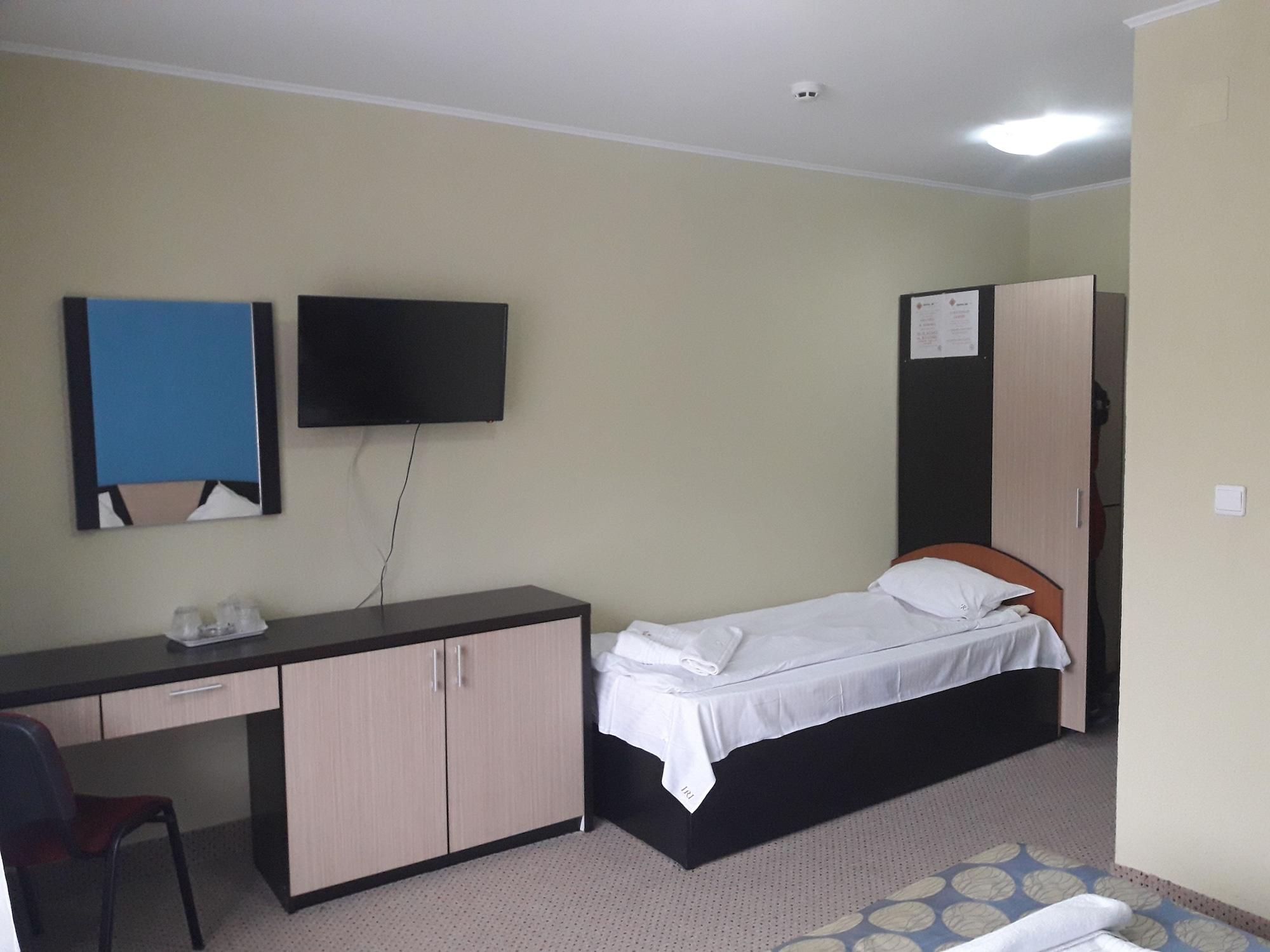 Hotel Iri بوستين المظهر الخارجي الصورة
