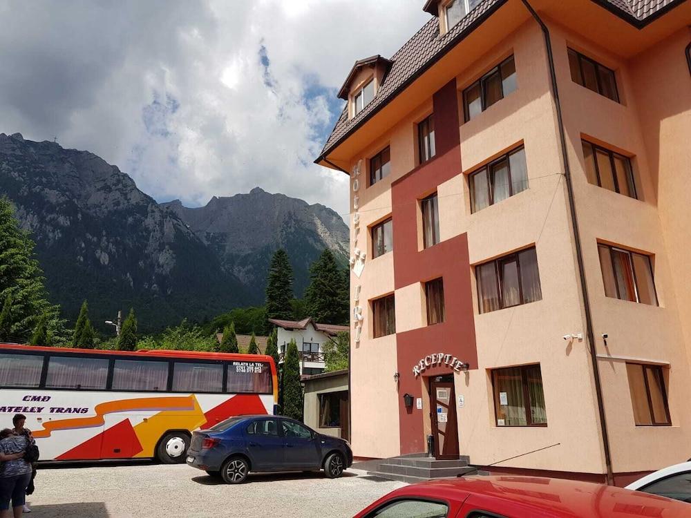 Hotel Iri بوستين المظهر الخارجي الصورة