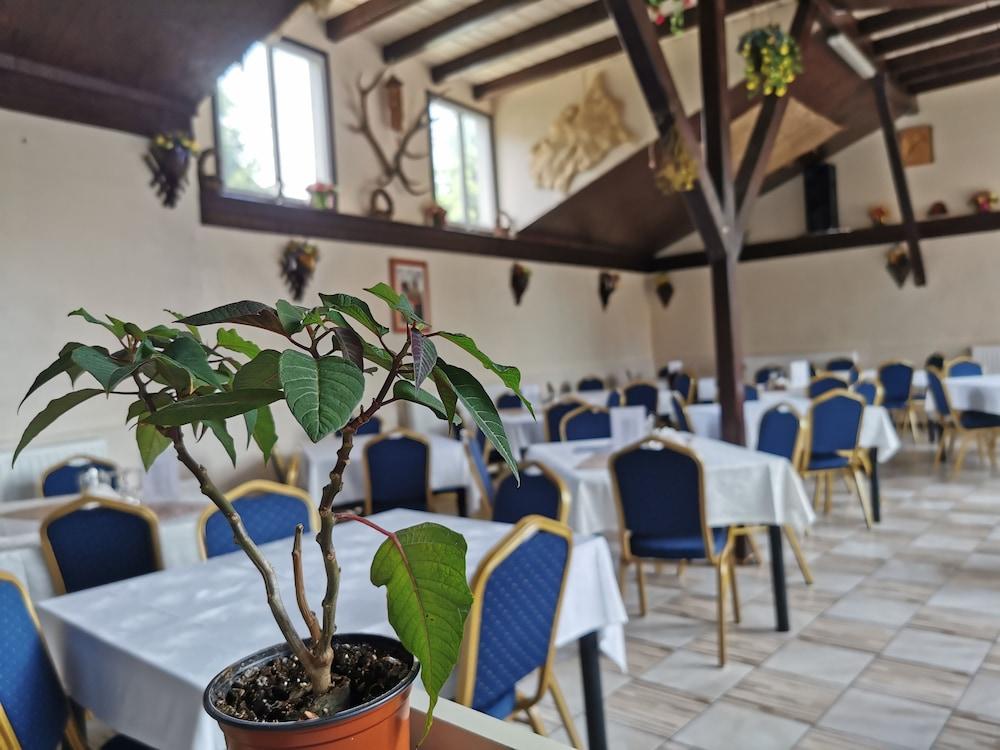 Hotel Iri بوستين المظهر الخارجي الصورة