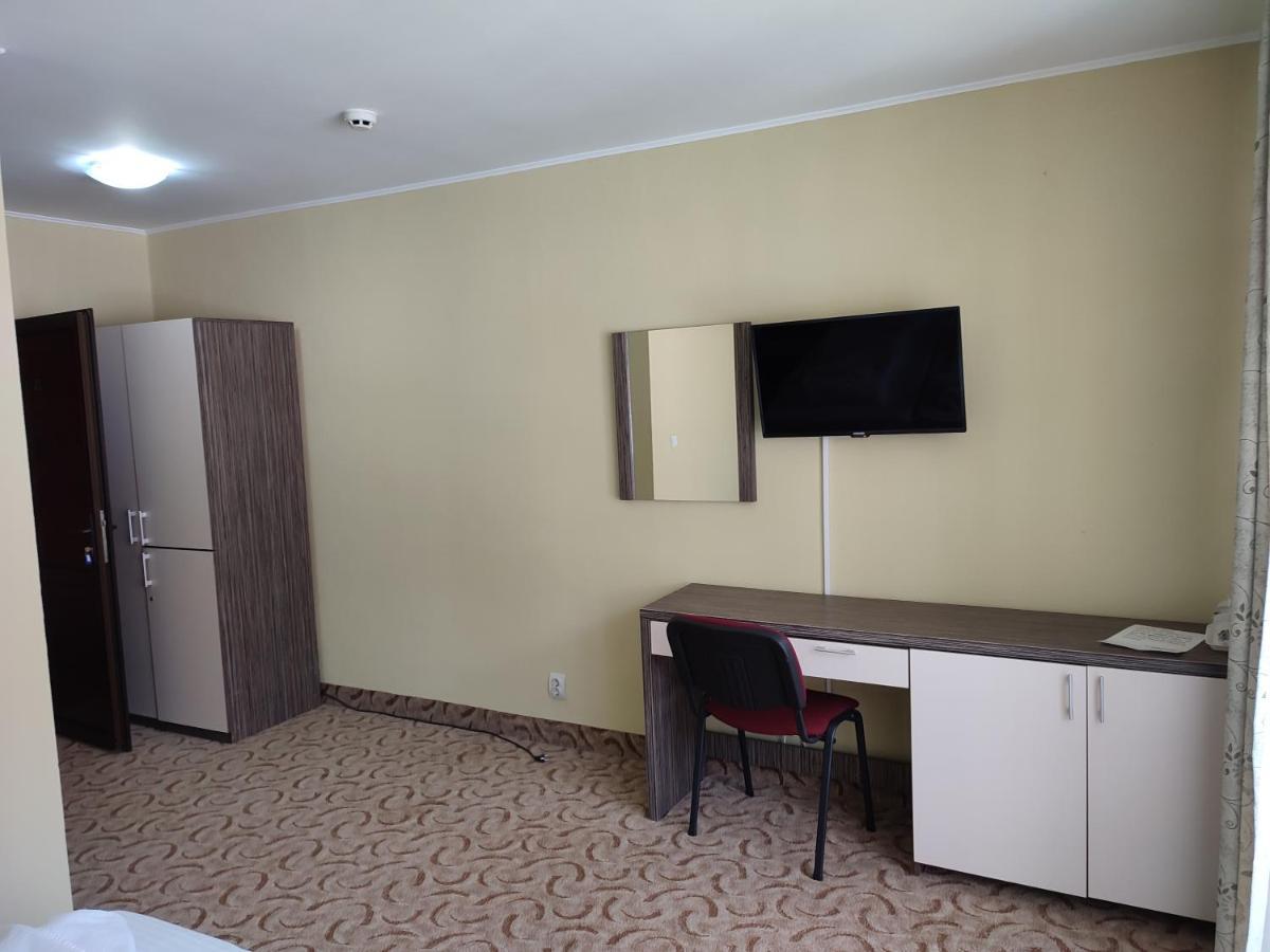 Hotel Iri بوستين المظهر الخارجي الصورة