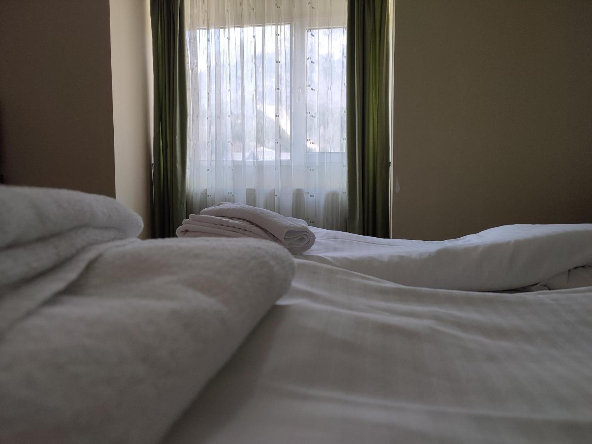 Hotel Iri بوستين المظهر الخارجي الصورة