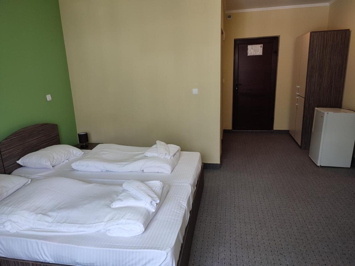 Hotel Iri بوستين المظهر الخارجي الصورة