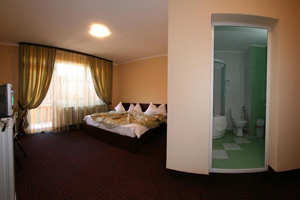 Hotel Iri بوستين الغرفة الصورة