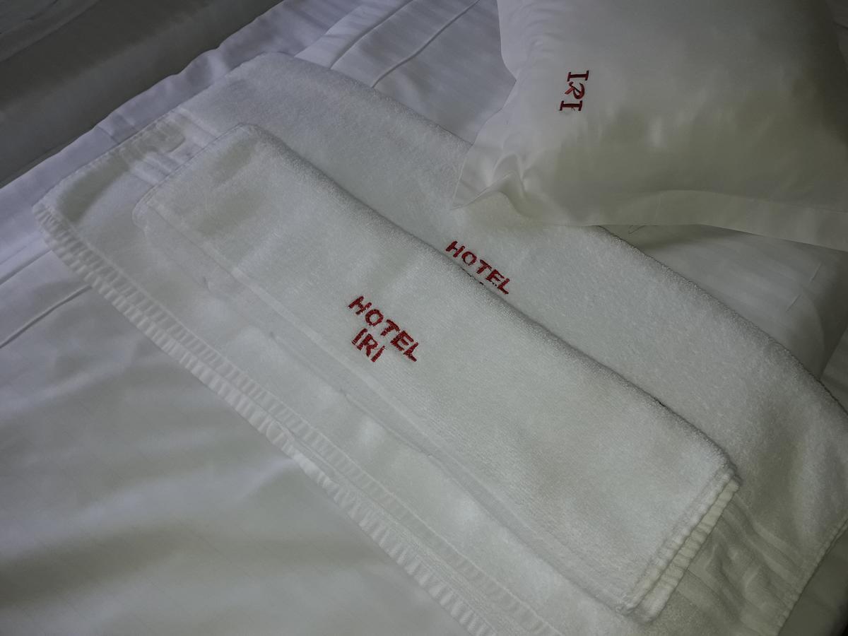 Hotel Iri بوستين المظهر الخارجي الصورة