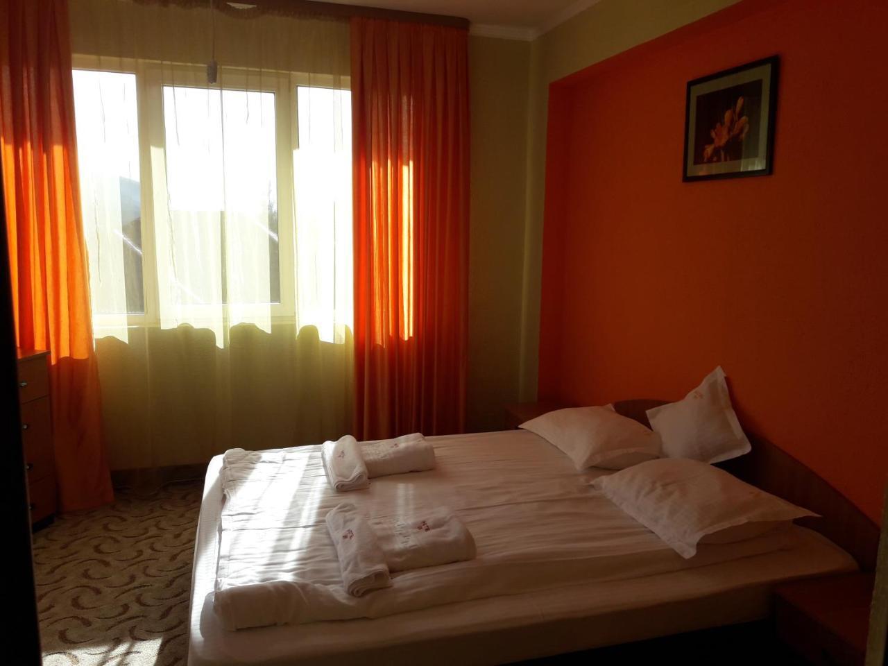 Hotel Iri بوستين المظهر الخارجي الصورة