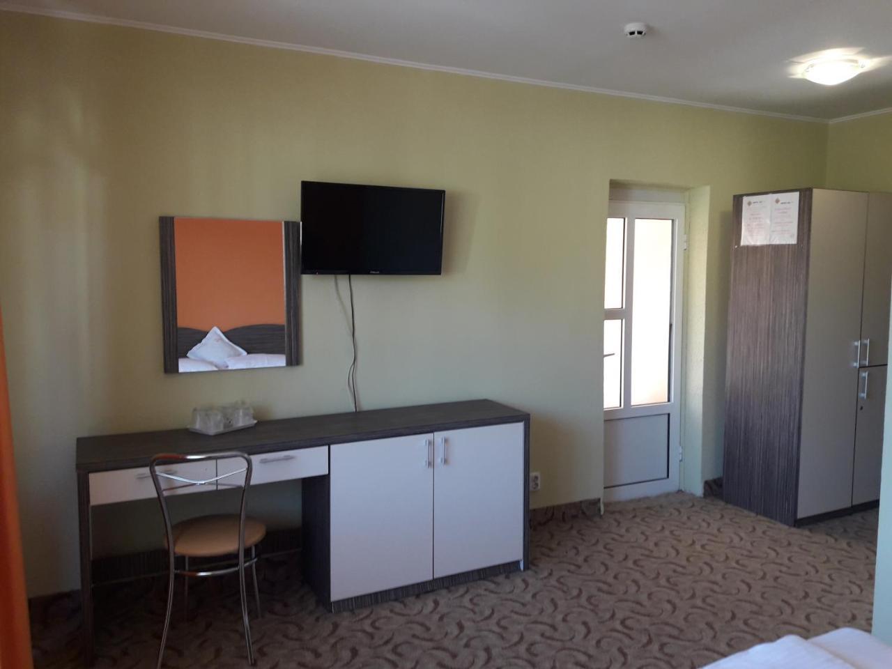 Hotel Iri بوستين المظهر الخارجي الصورة